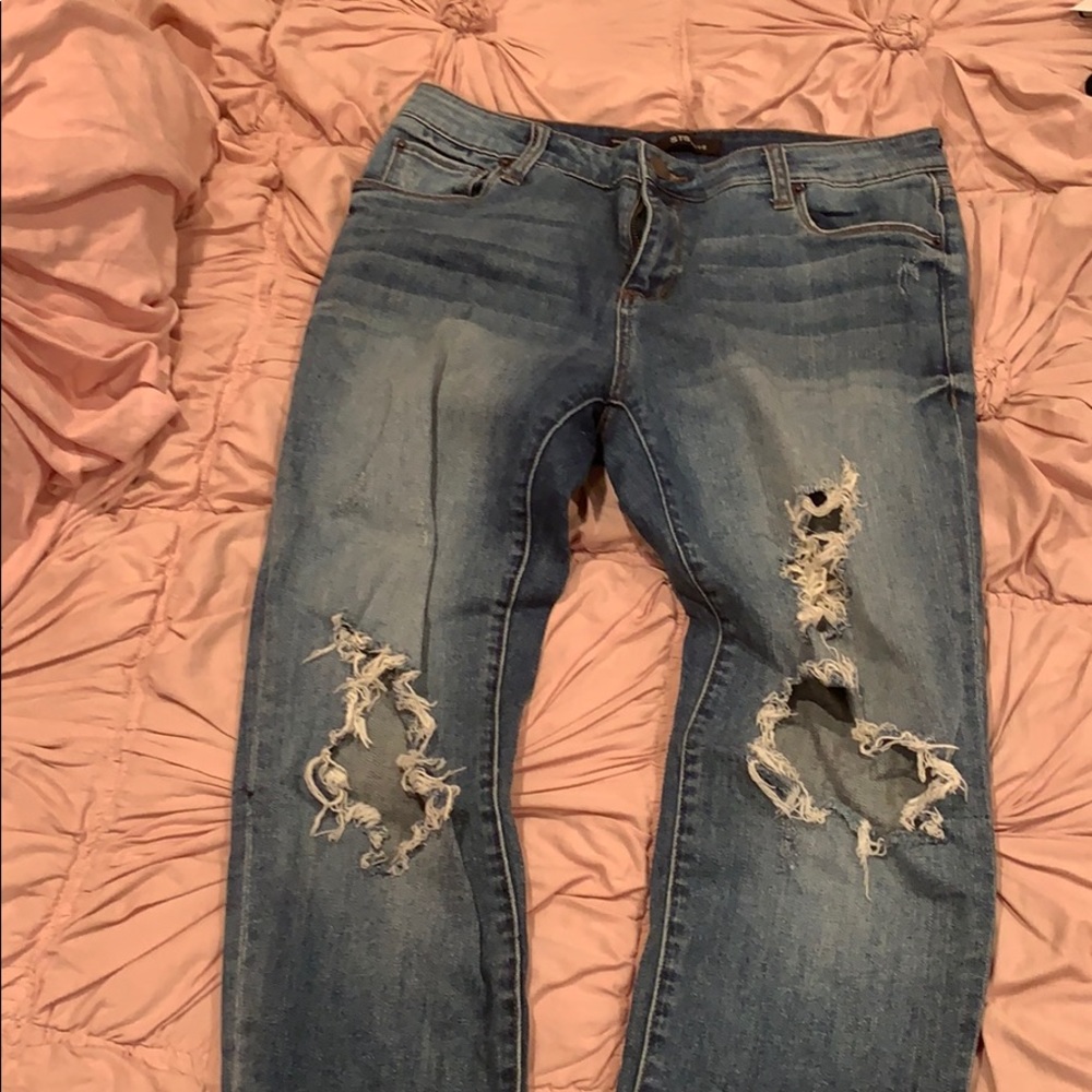 Blue boyfriend jeans with distressing